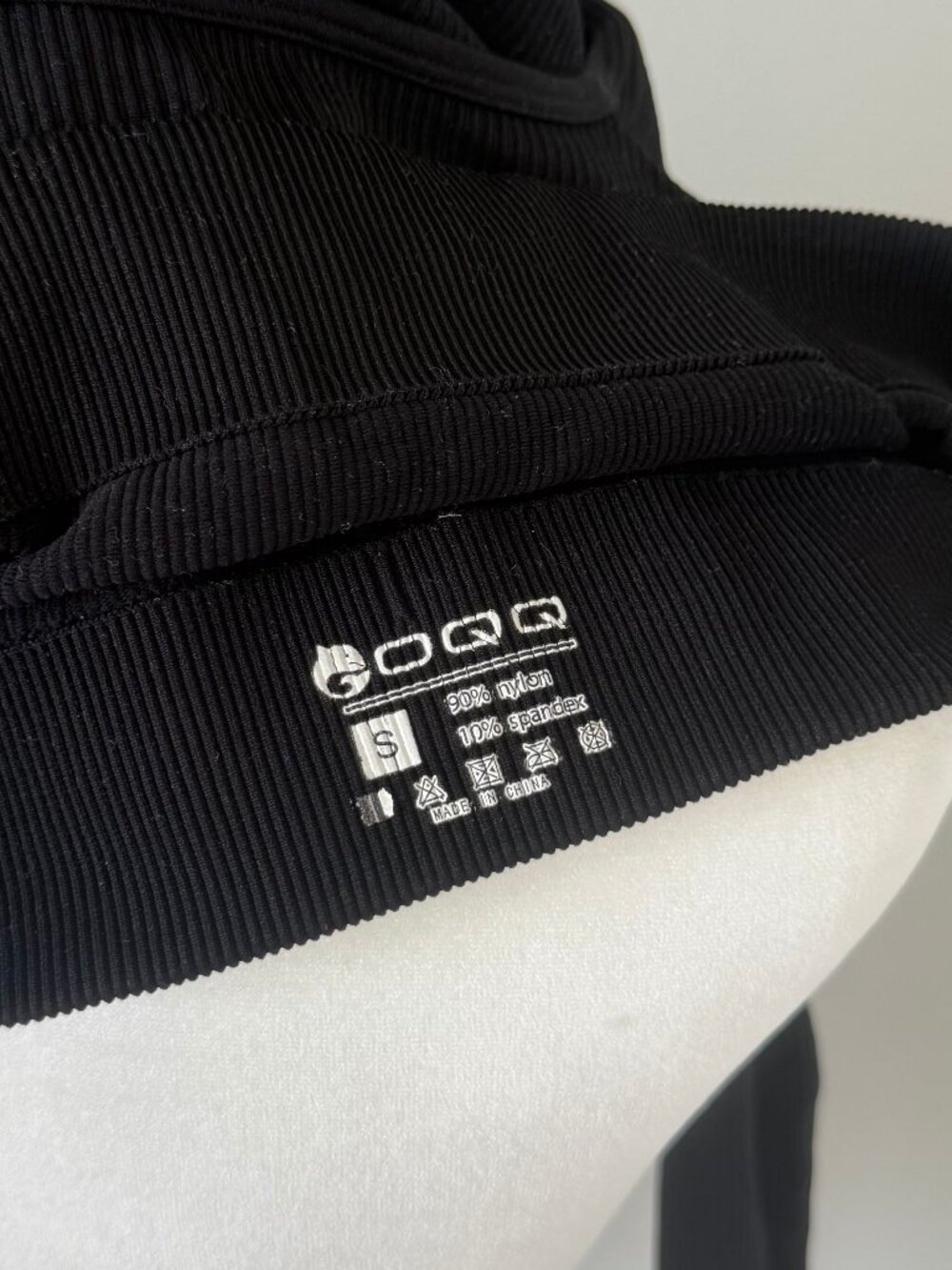 Black Ribbed Workout Crop Top - Picture 8 of 8